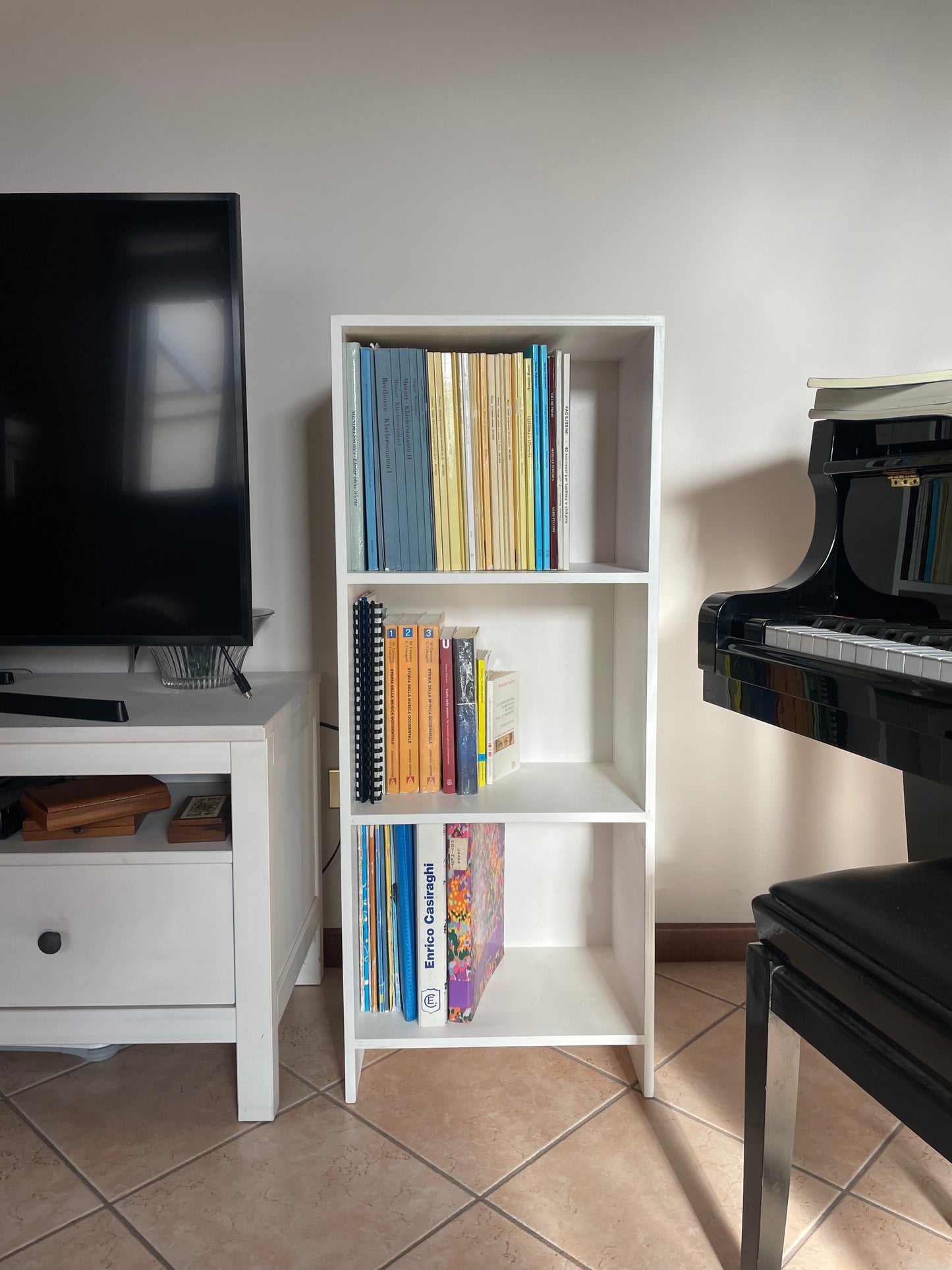 WE CREATE A BOOKCASE FROM SCRATH